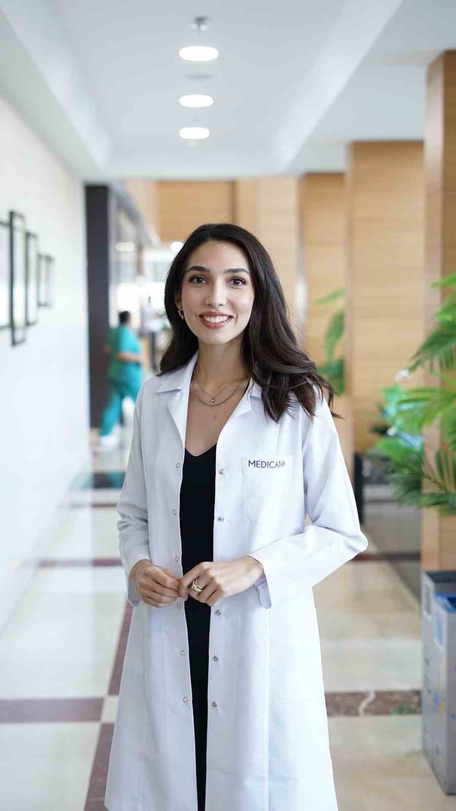 Uzmanından uyarı: "3 günde 1 haftalık kalori almak mümkün"
