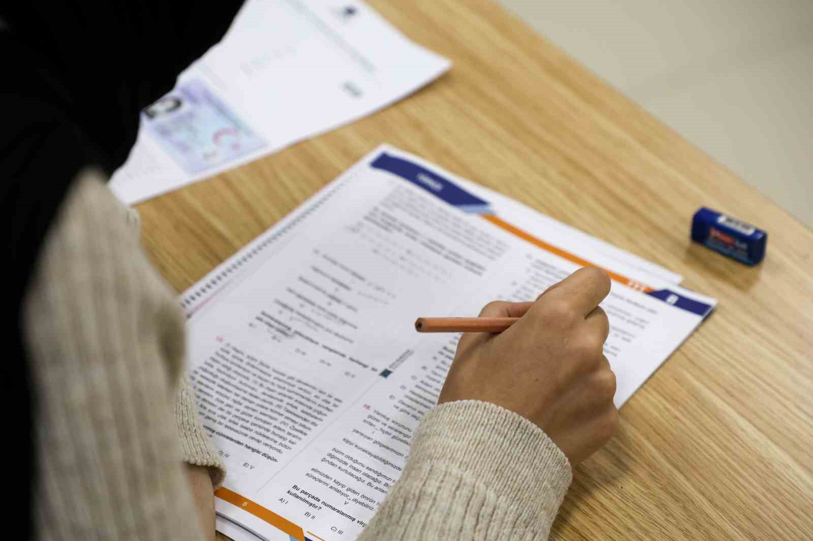 Uzmanlardan sınav kaygısı uyarısı: "Dengeli kaygı, başarıyı artırır"
Uzmanlardan sınav kaygısı uyarısı: "Dengeli kaygı, başarıyı artırır"