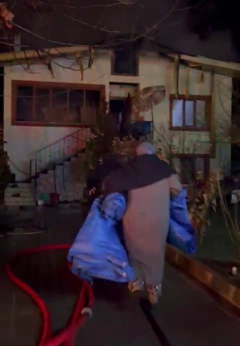 Uzundere’de ev yangını
