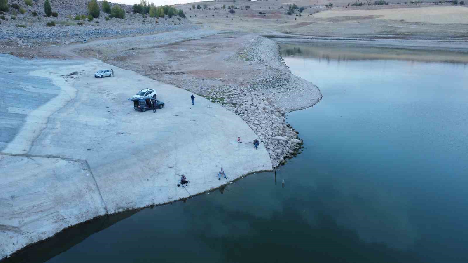 Uzunlu Barajı’nda su seviyesindeki değişim dronla görüntülendi

