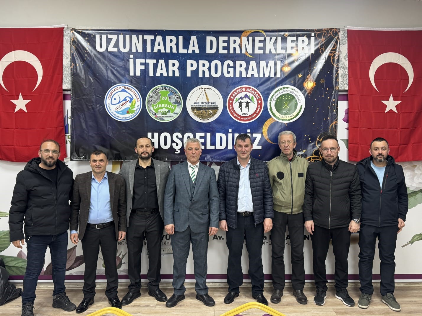 Uzuntarla’da ilçe protokolü ve vatandaşlar iftar sofrasında bir araya geldi
