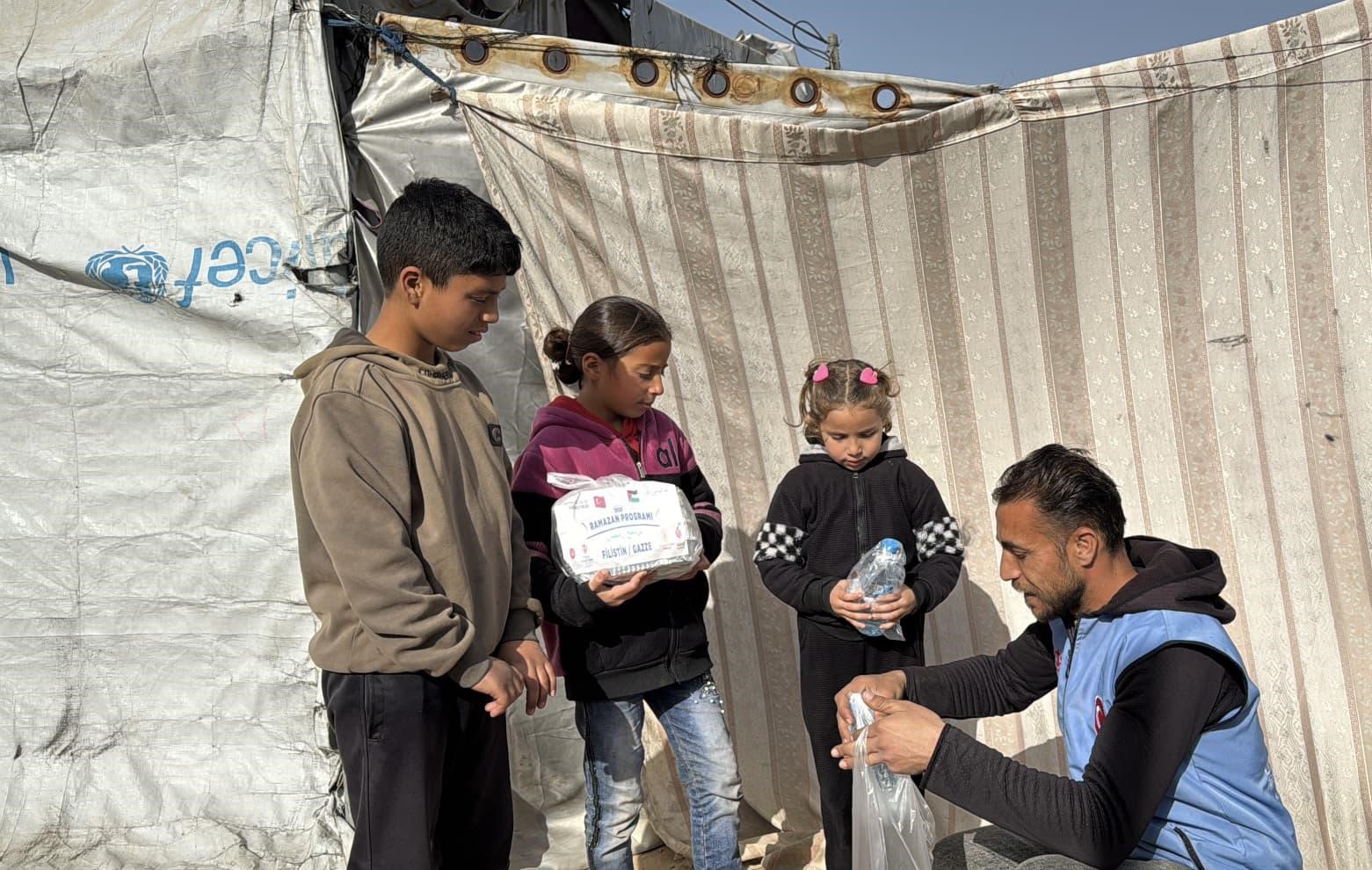 Vakıflar Genel Müdürlüğü Gazze’de: Günlük 20 bin kişilik iftar desteği
