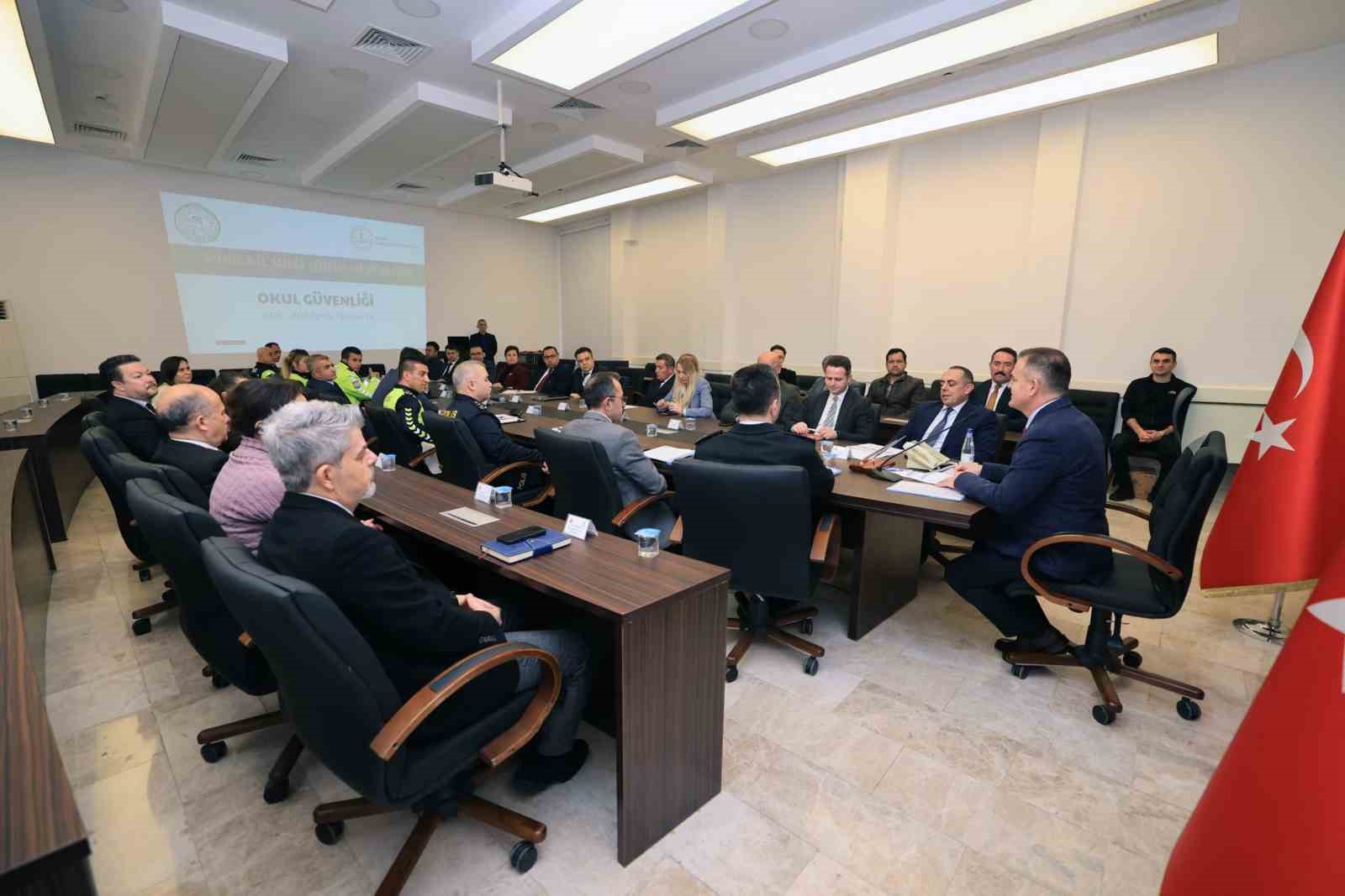 Vali Akbıyık başkanlığında ‘Okul Güvenliği’ toplantısı yapıldı
