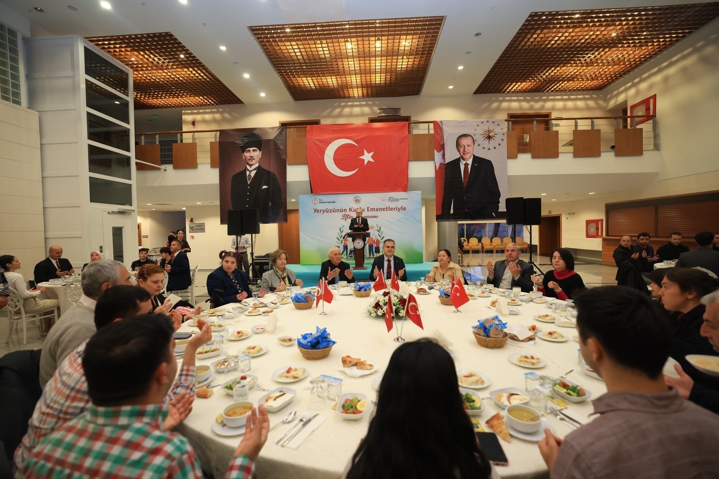 Vali Akbıyık, gönül sofrasında vatandaşlarla buluştu
