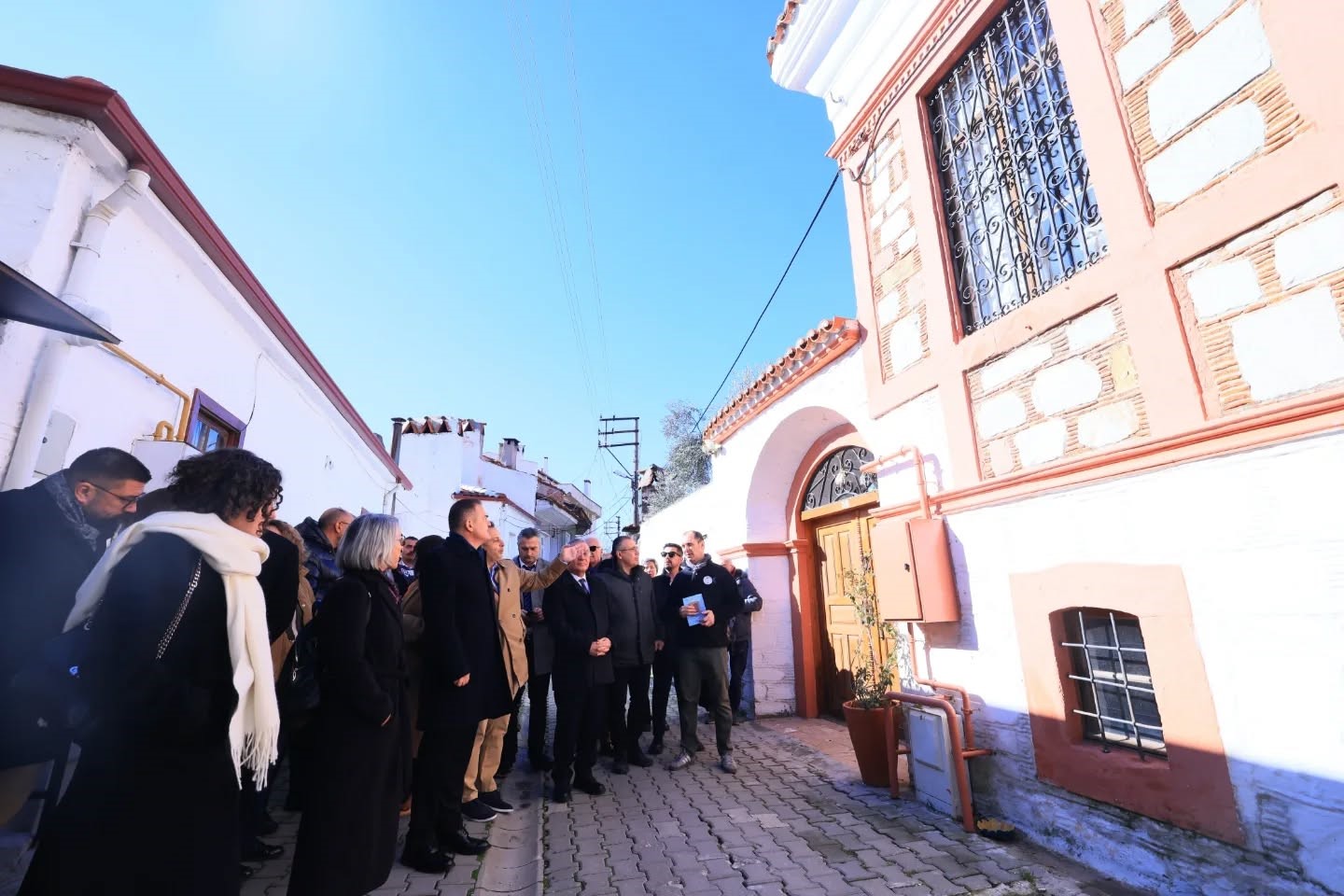 Vali Akbıyık, Saburhane’nin kültürel belleğine yakından baktı
