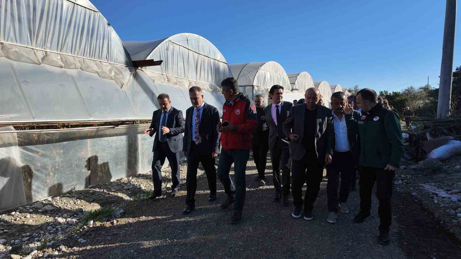 Vali Akbıyık, Seydikemer’de selden etkilenen çiftçilerle bir araya geldi
Vali Akbıyık, Seydikemer’de selden etkilenen çiftçilerle bir araya geldi