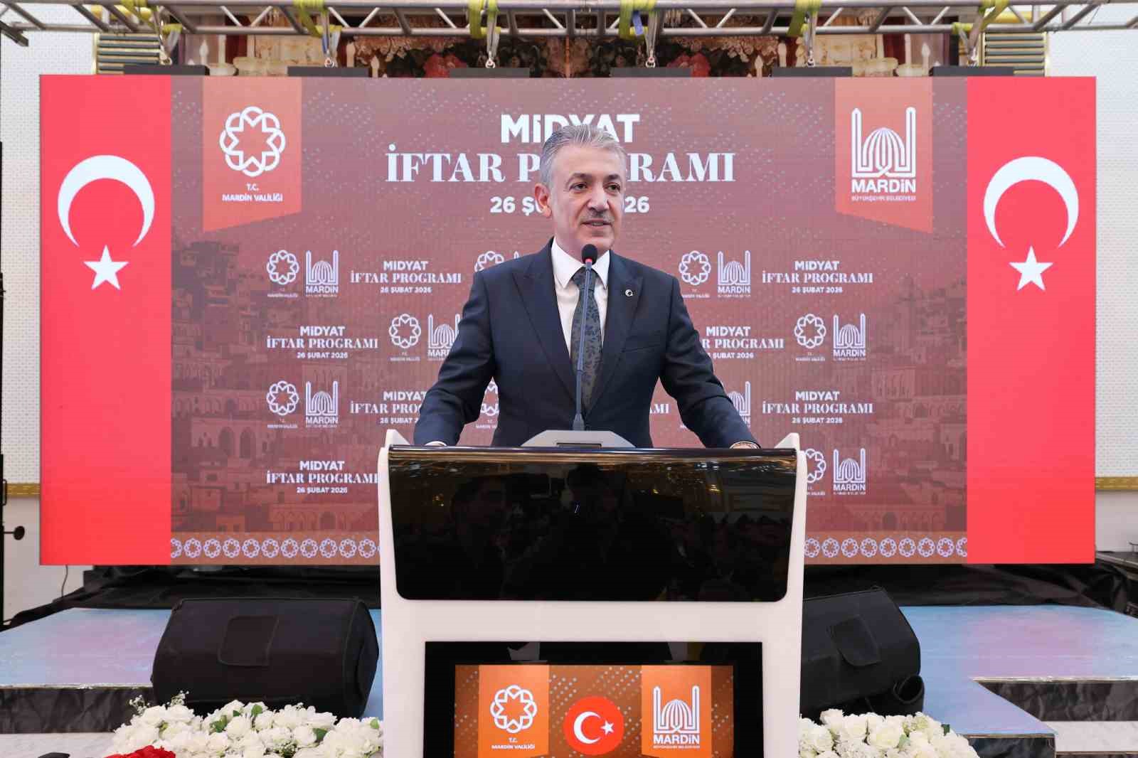 Vali Akkoyun, Midyat’ta vatandaşlarla iftarda bir araya geldi
Vali Akkoyun, Midyat’ta vatandaşlarla iftarda bir araya geldi