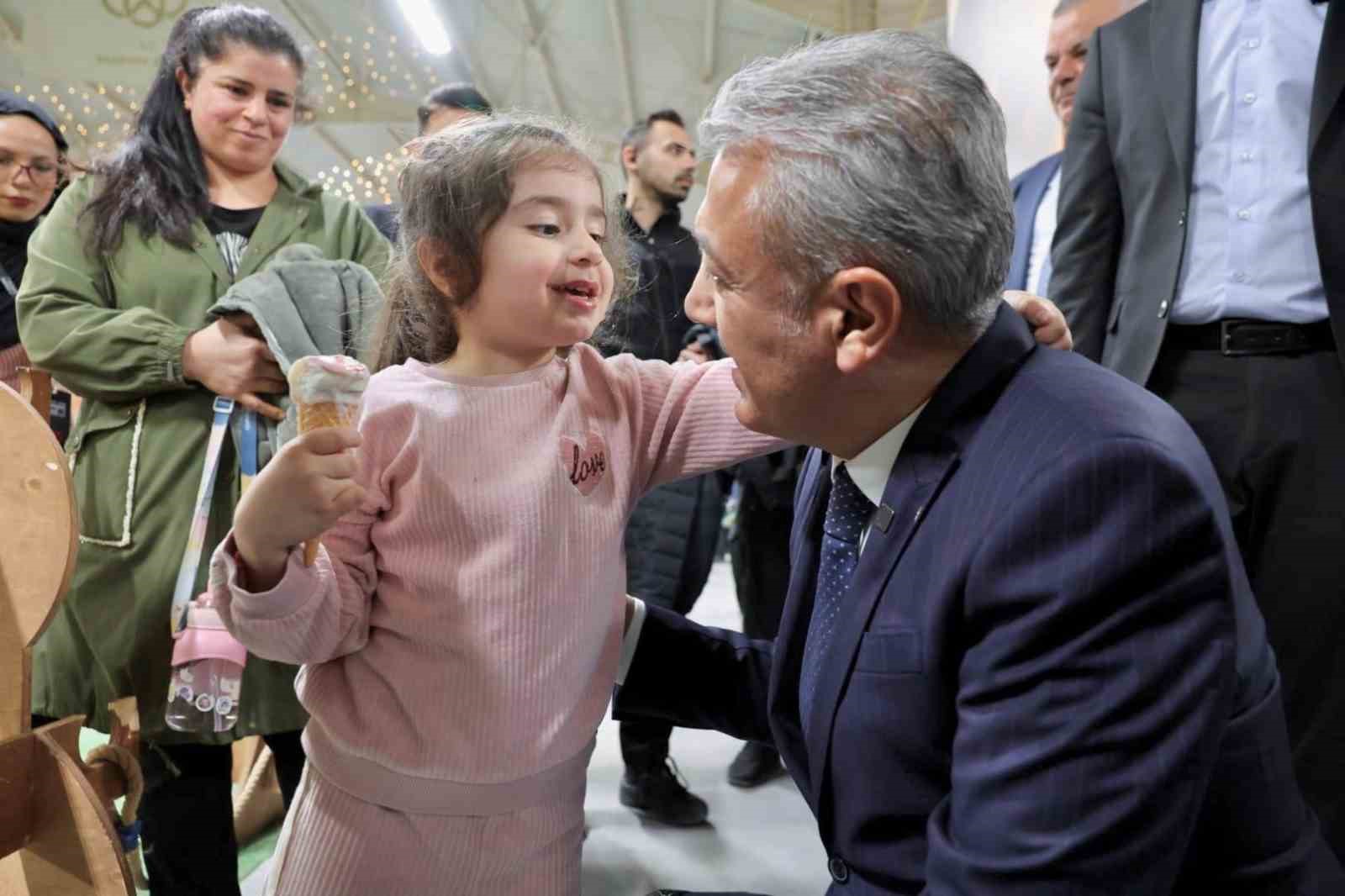 Vali Akkoyun ’Ramazan Sokağını’ gezdi
