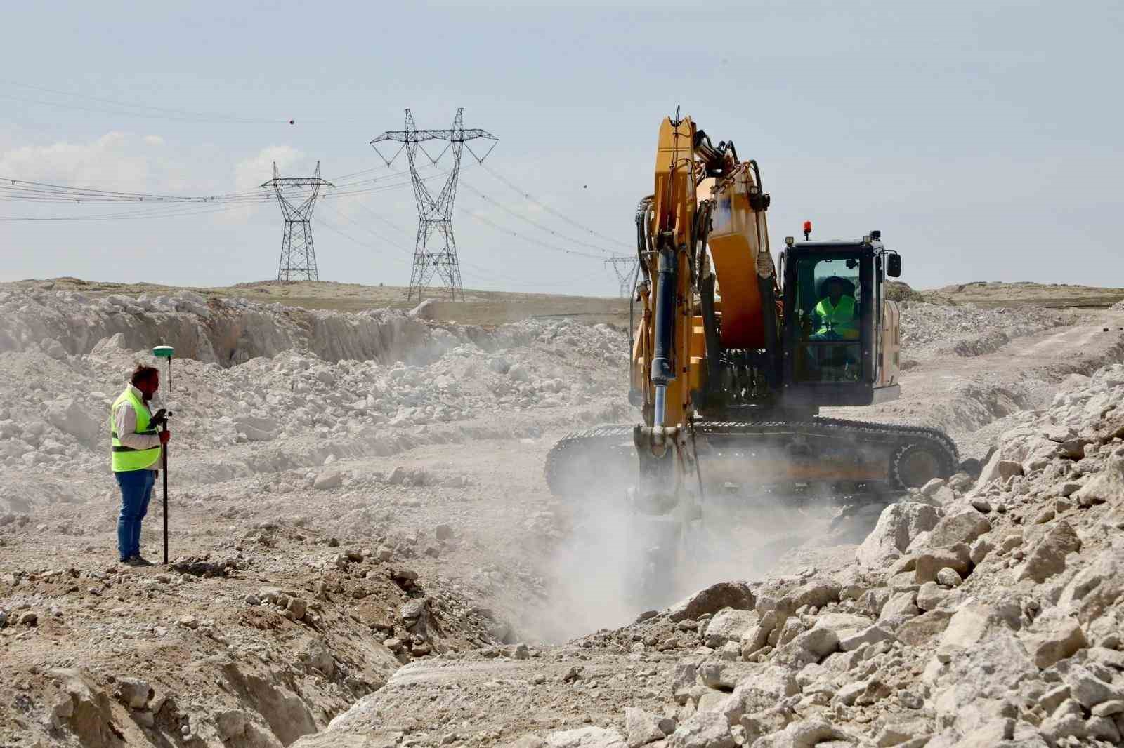 Vali Akmeşe, Niğde 2. OSB’de çalışmaları yerinde inceledi
