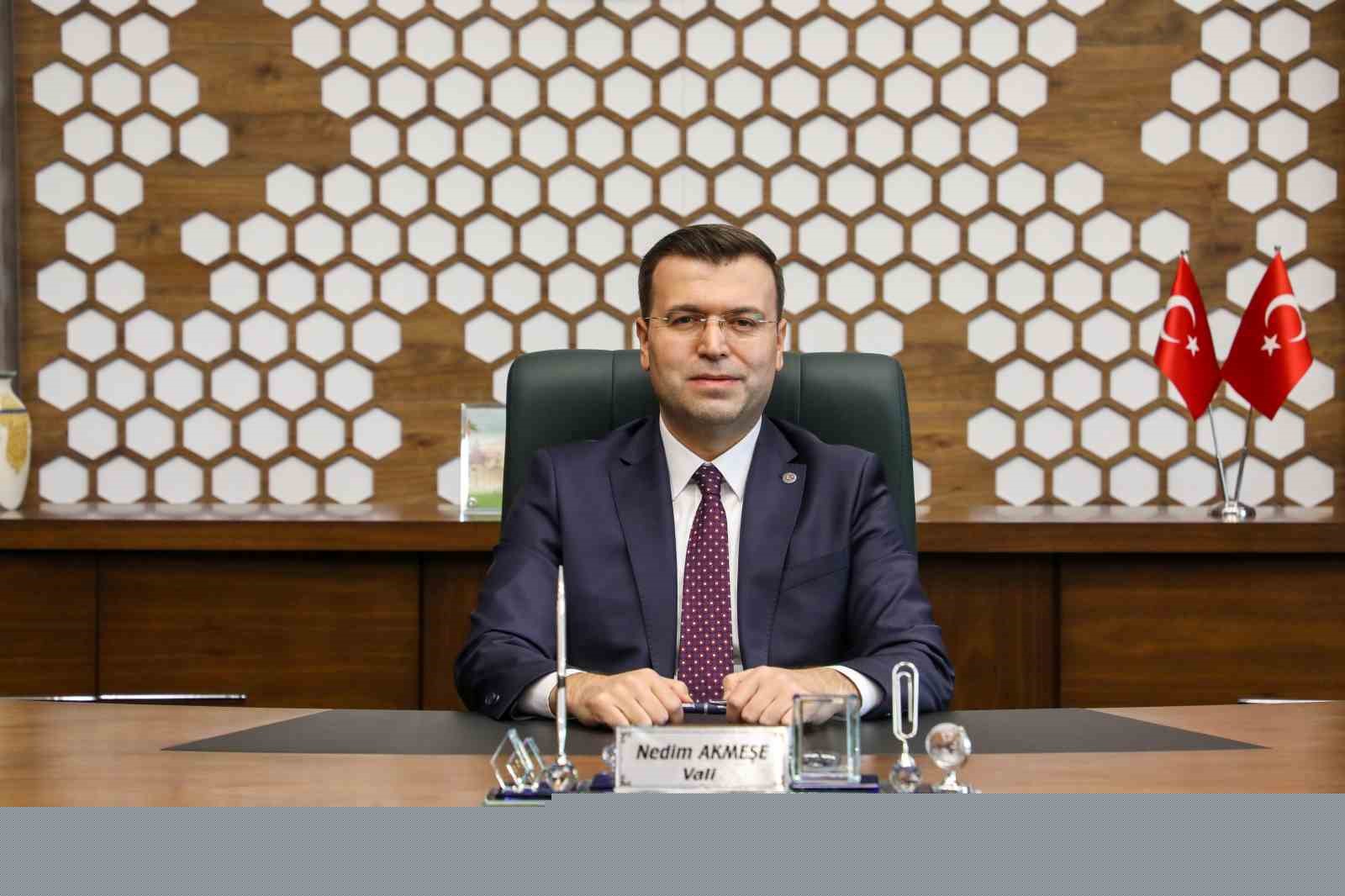 Vali Akmeşe: "Ramazan Bayramı’nın sağlık, huzur ve mutluluk getirmesini diliyorum"
Vali Akmeşe: "Ramazan Bayramı’nın sağlık, huzur ve mutluluk getirmesini diliyorum"