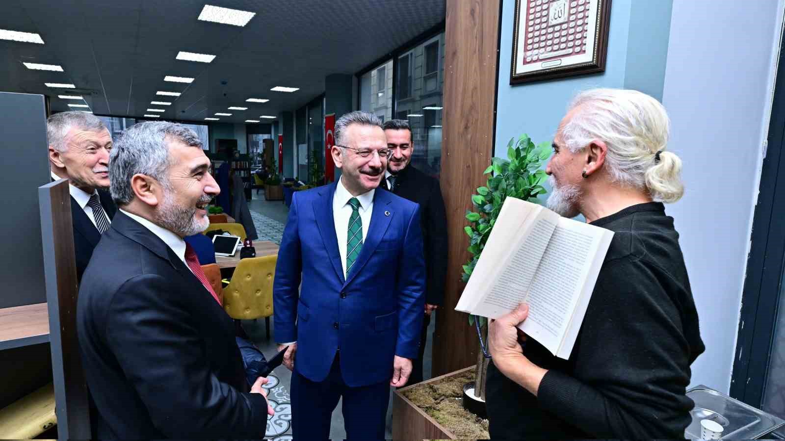 Vali Aksoy, ’Diyanet Aile ve Gençlik Merkezi’nde incelemelerde bulundu
