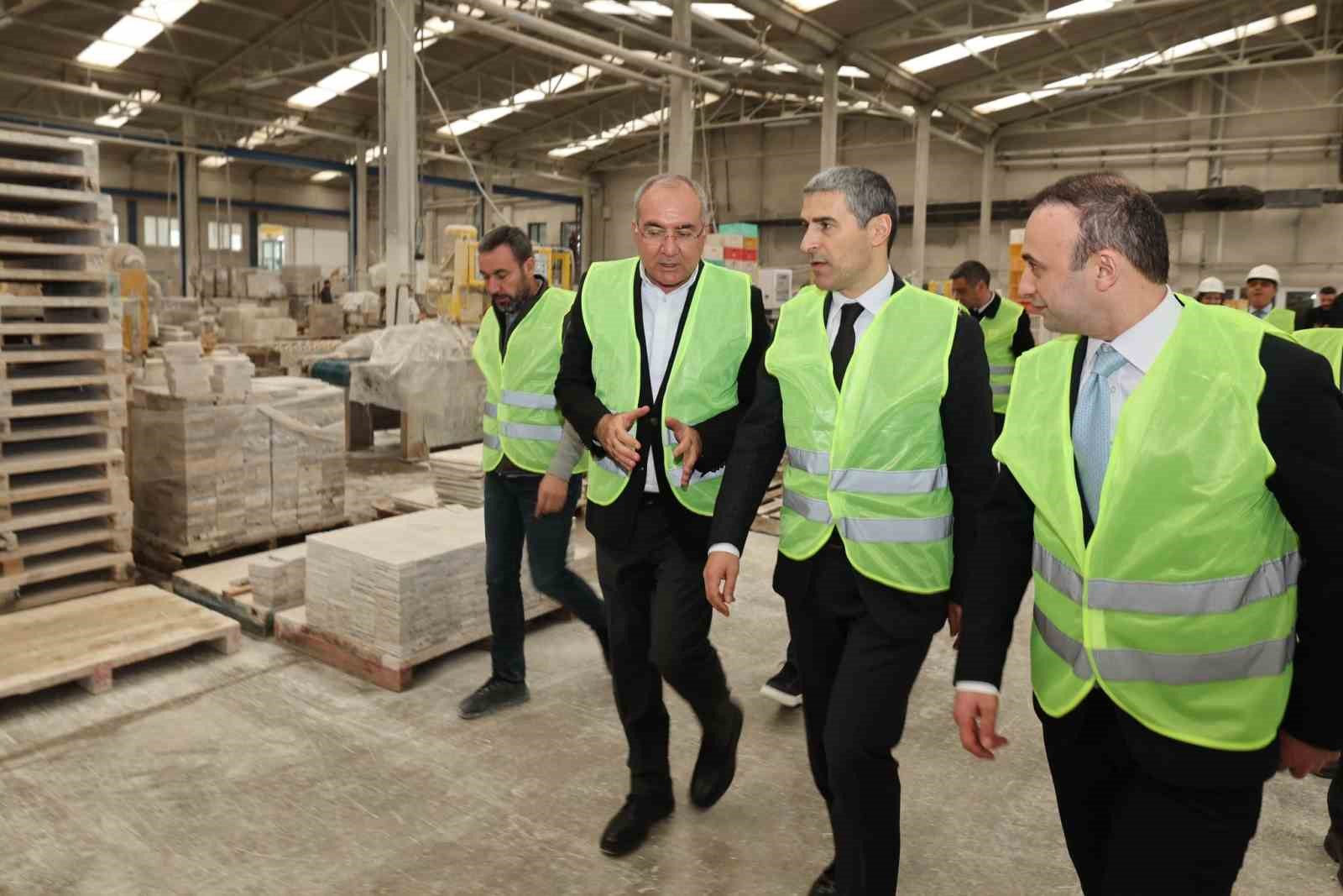 Vali Aktaş: "İscehisar mermeri dünyanın dört bir yanında yapıları süslüyor"
