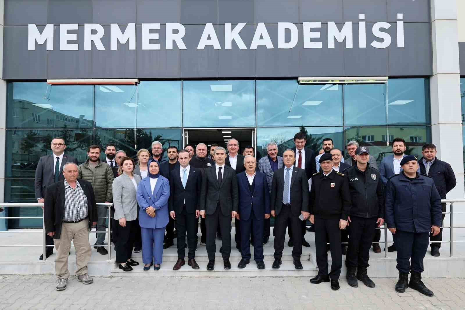 Vali Aktaş: "İscehisar mermeri dünyanın dört bir yanında yapıları süslüyor"
