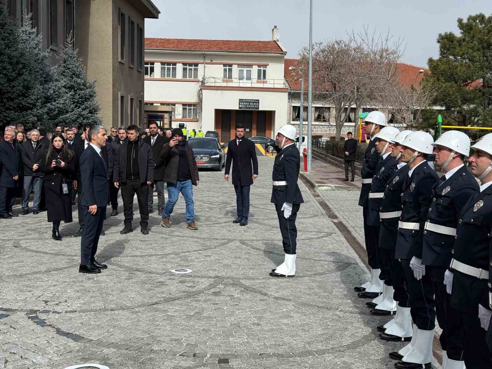 Vali Aktaş: "Şahsıma duyulan bu güvene layık olmak en temel hedefim olacak"
