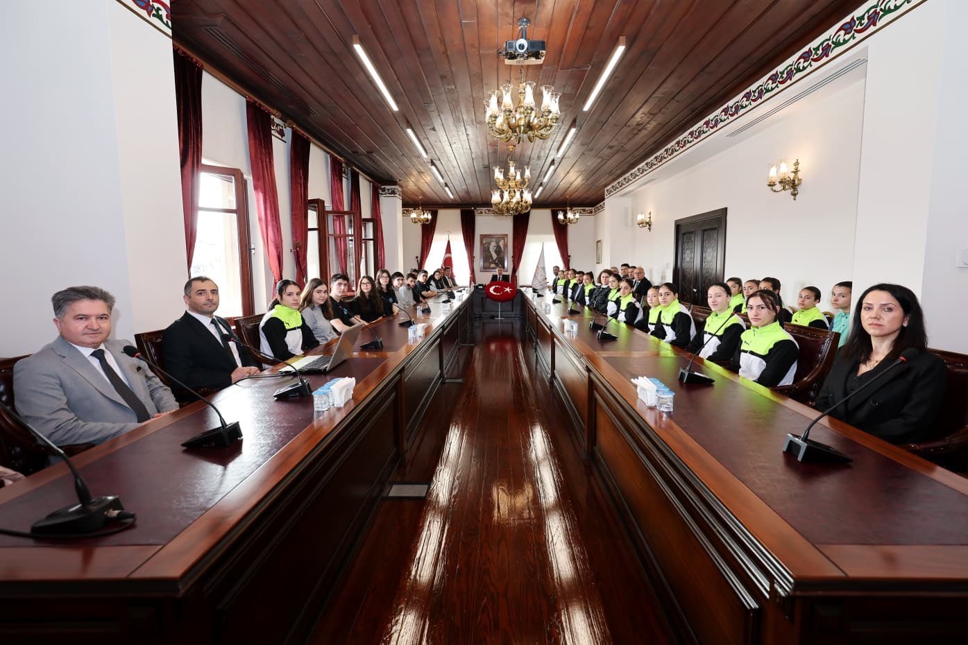 Vali Aktaş: "Sporda ve eğitimde başarı gösteren gençler şehrin en kıymetli hazinesidir"
