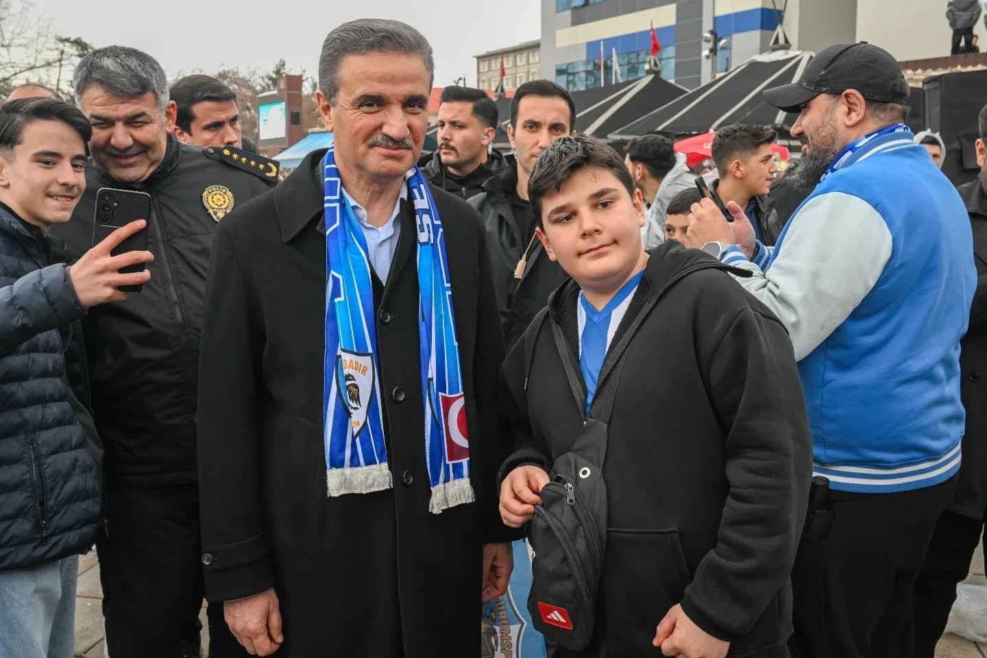 Vali Aydın Baruş kutlama coşkusuna katıldı
