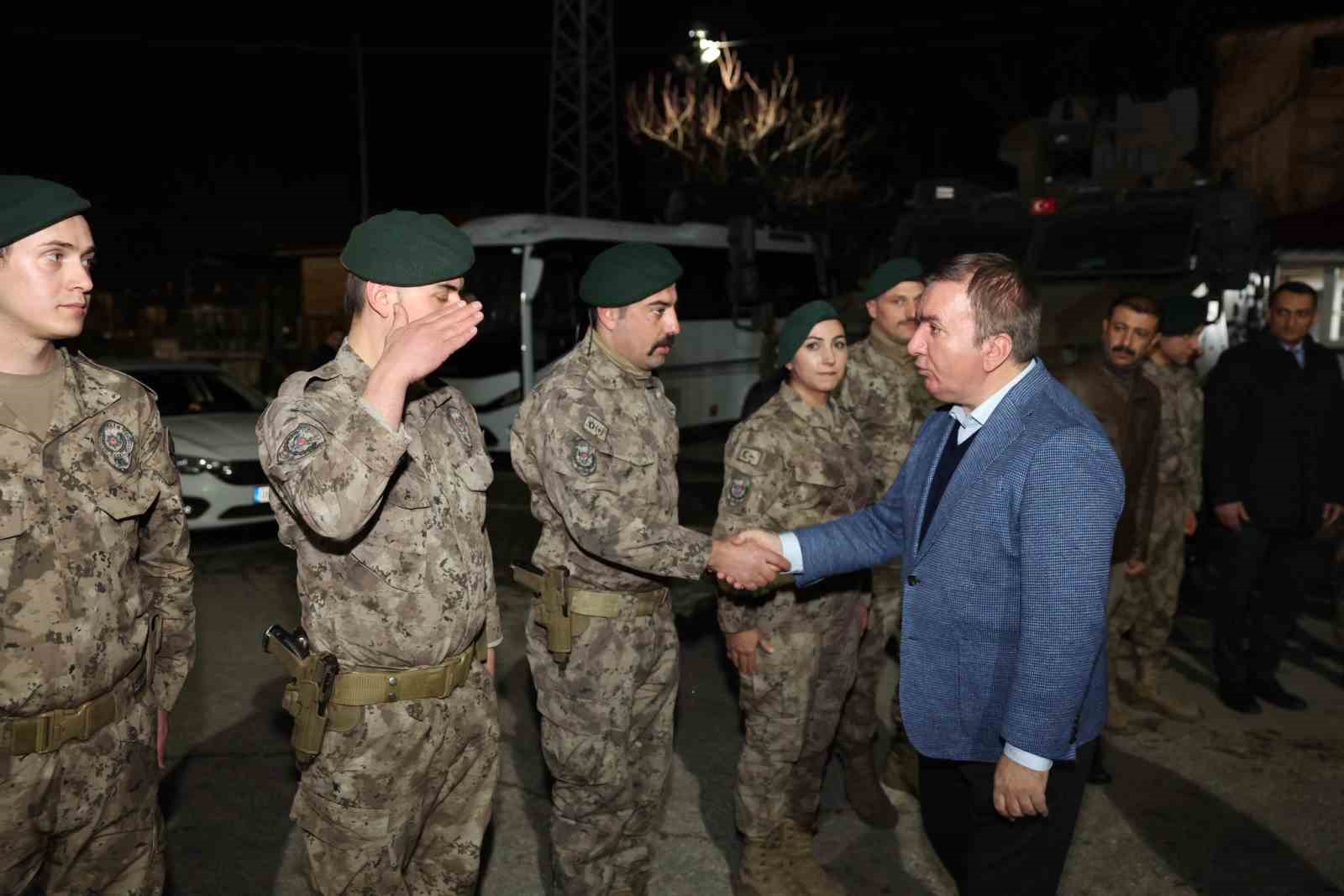 Vali Aydoğdu, Özel Harekat Şube Müdürlüğü personeliyle sahurda buluştu
