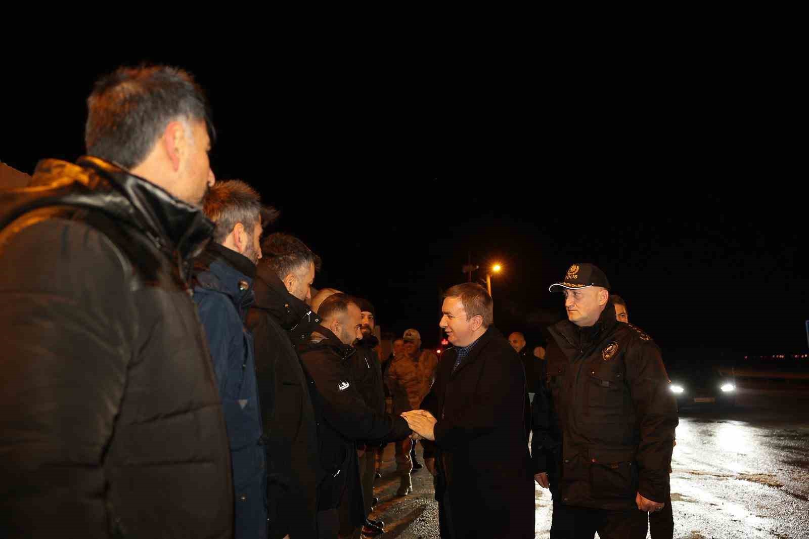 Vali Aydoğdu, yeni yıla polis uygulama noktasında girdi
