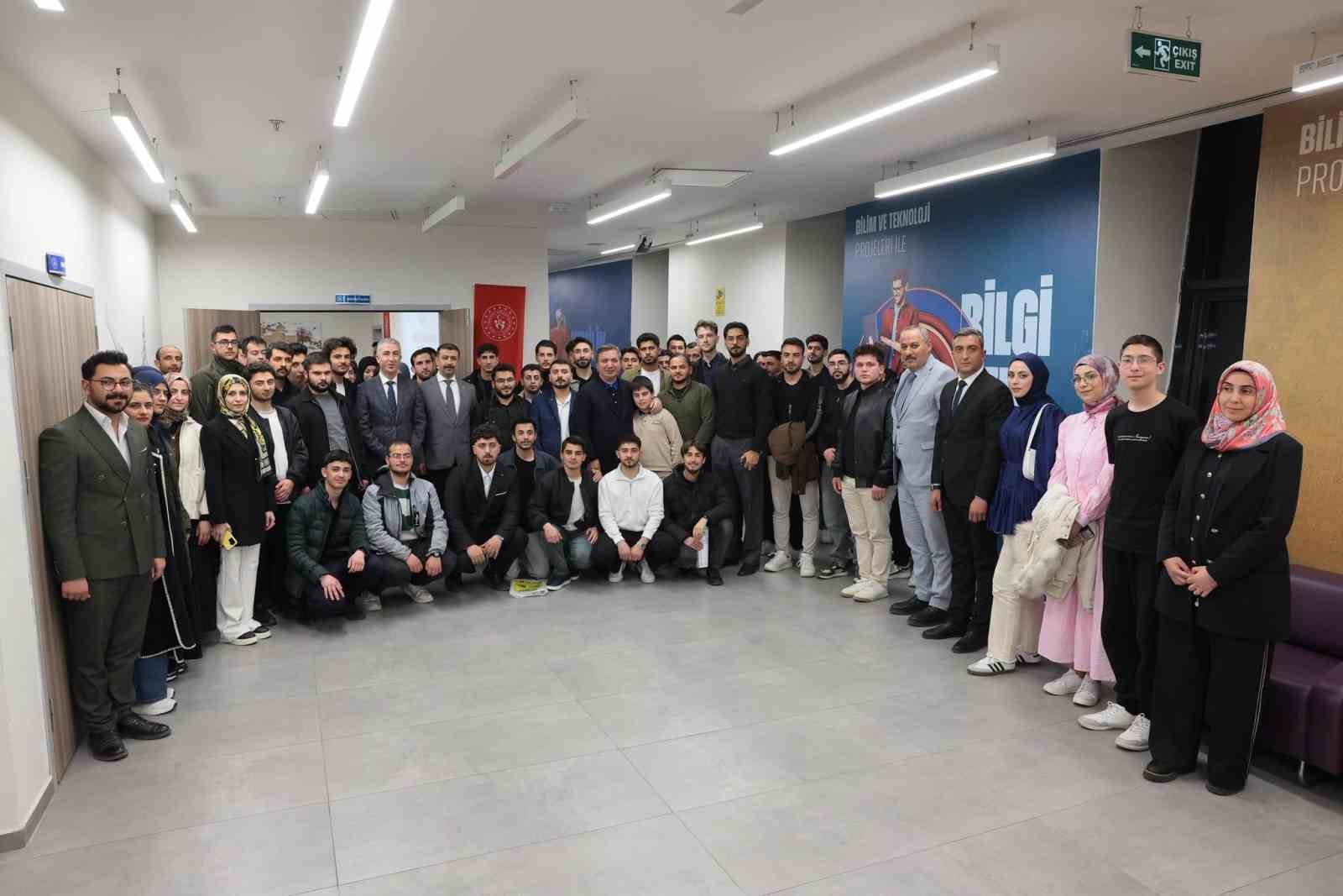 Vali Aydoğdu’dan gençlere aile ve değerler vurgusu
