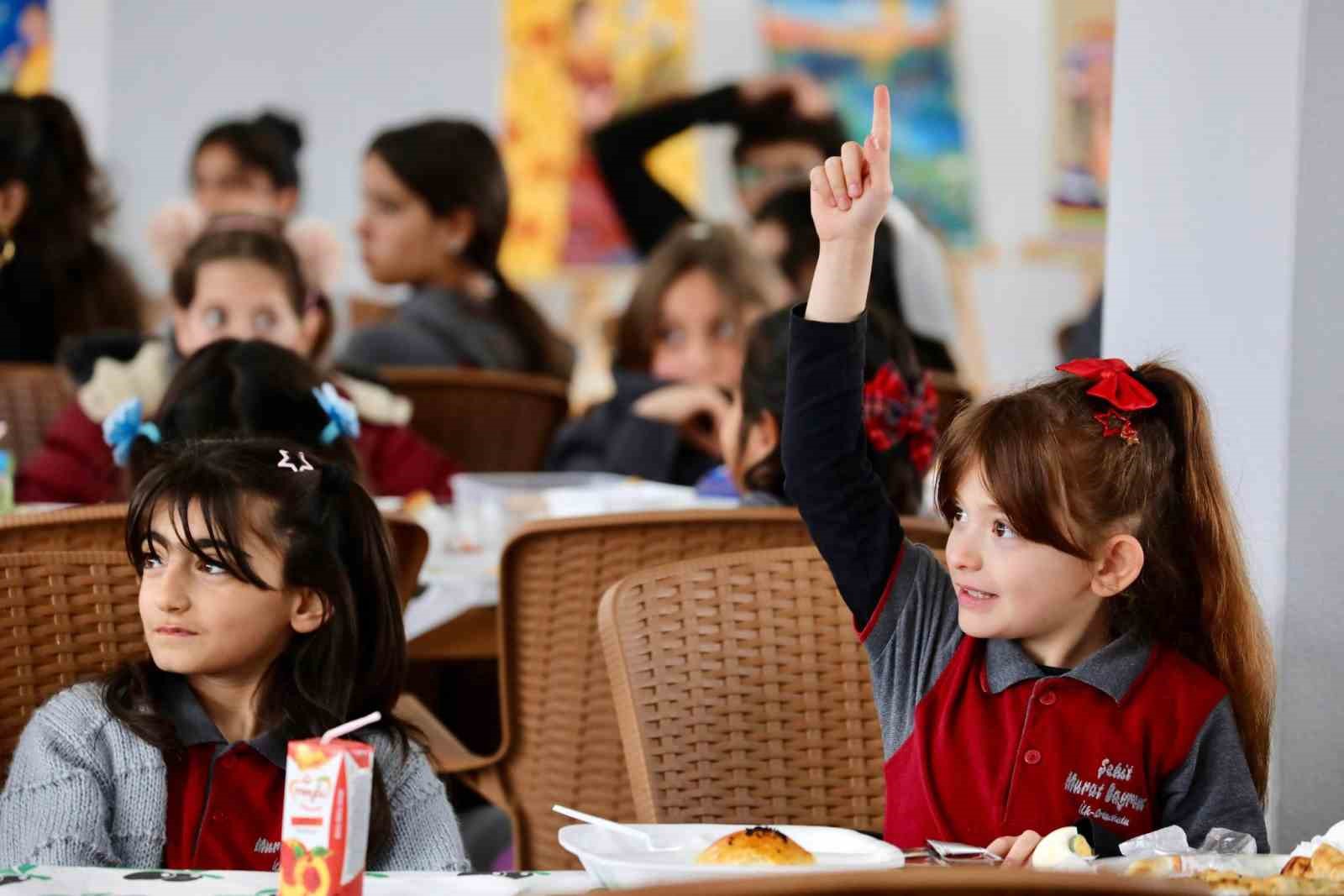 Vali Aydoğdu’dan gençlere hem değer hem spor vurgusu
