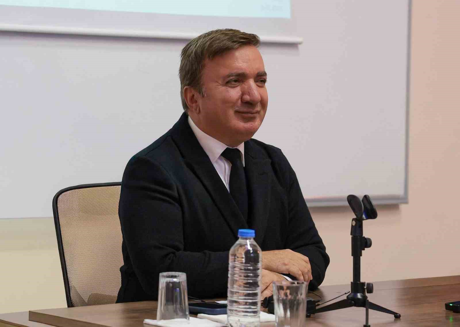 Vali Aydoğdu’dan gençlere mesaj: "Gençler yüksek sesle değil, aynı hizadan konuşulmak istiyor"
