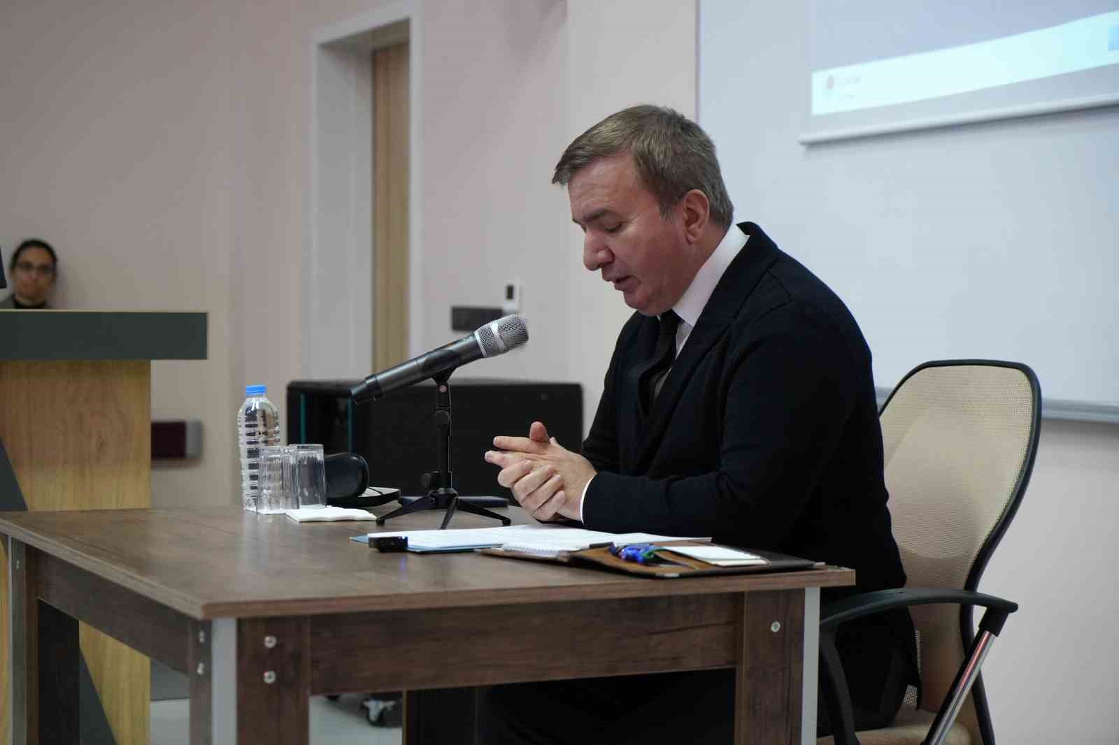 Vali Aydoğdu’dan gençlere mesaj: "Gençler yüksek sesle değil, aynı hizadan konuşulmak istiyor"
