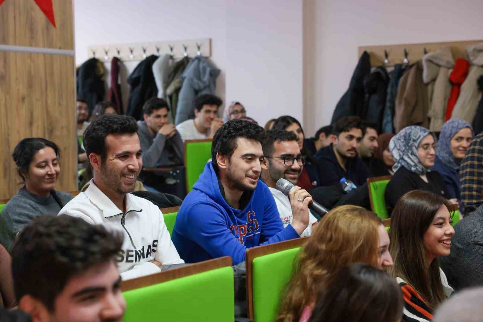 Vali Aydoğdu’dan gençlere mesaj: "Gençler yüksek sesle değil, aynı hizadan konuşulmak istiyor"
