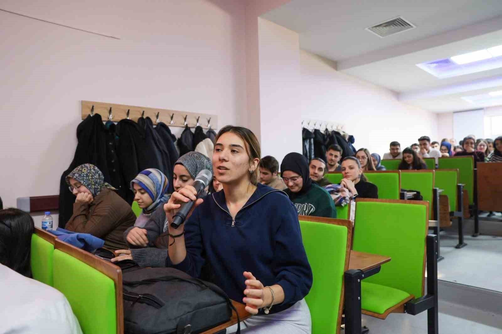 Vali Aydoğdu’dan gençlere mesaj: "Gençler yüksek sesle değil, aynı hizadan konuşulmak istiyor"
