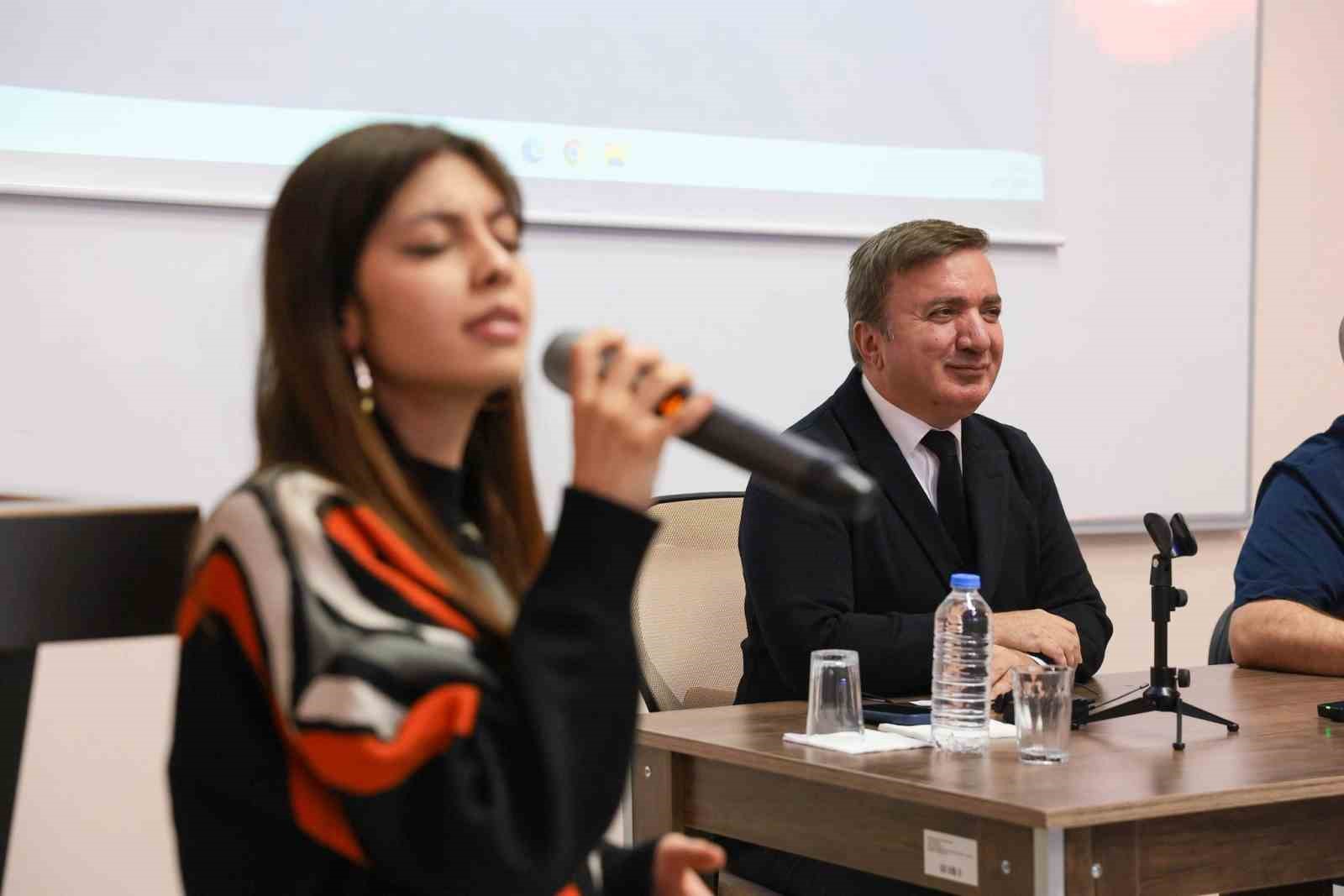 Vali Aydoğdu’dan gençlere mesaj: "Gençler yüksek sesle değil, aynı hizadan konuşulmak istiyor"
