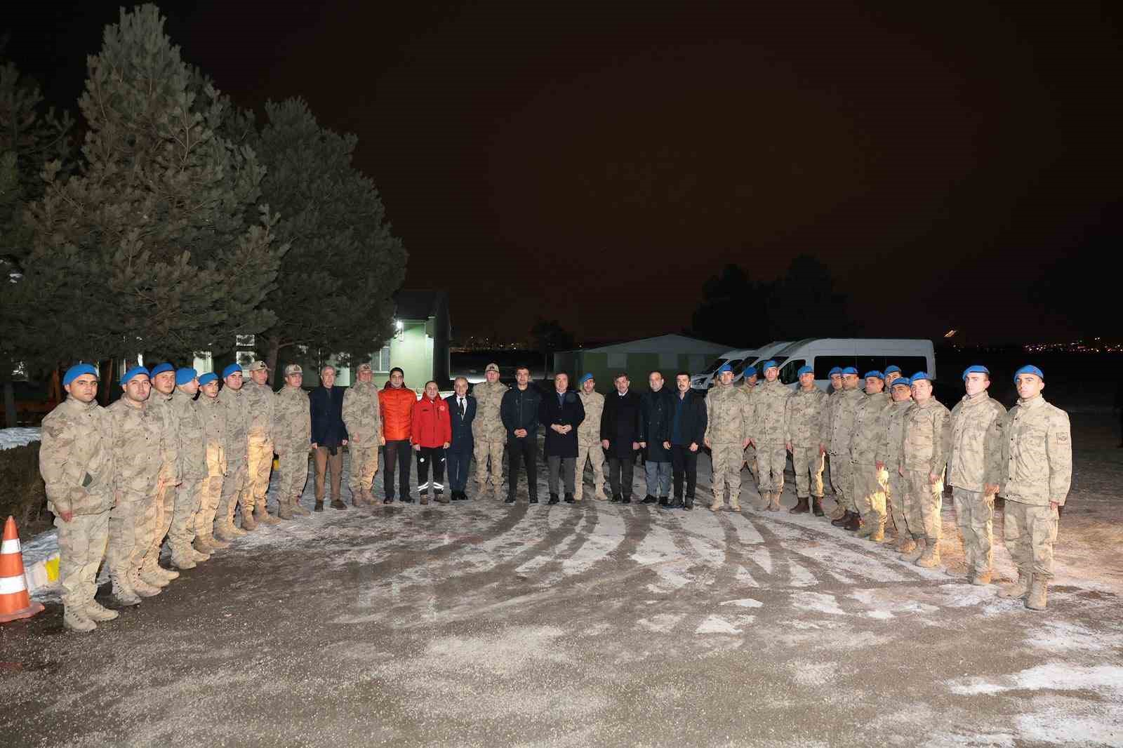 Vali Aydoğdu’dan Jandarma Komando Asayiş Bölüğü’ne yeni yıl ziyareti
