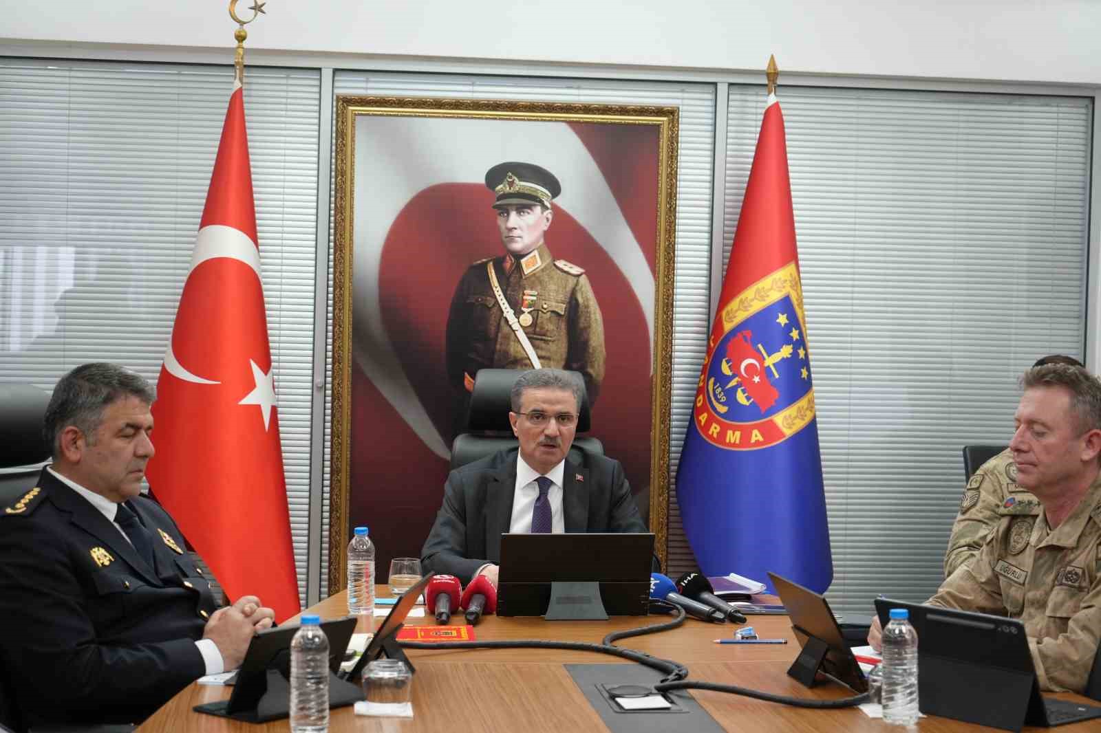 Vali Aydun Baruş: "Erzurum’da başıboş hayvanlardan kaynaklanan sorun kalmadı"
Vali Aydun Baruş: "Erzurum’da başıboş hayvanlardan kaynaklanan sorun kalmadı"