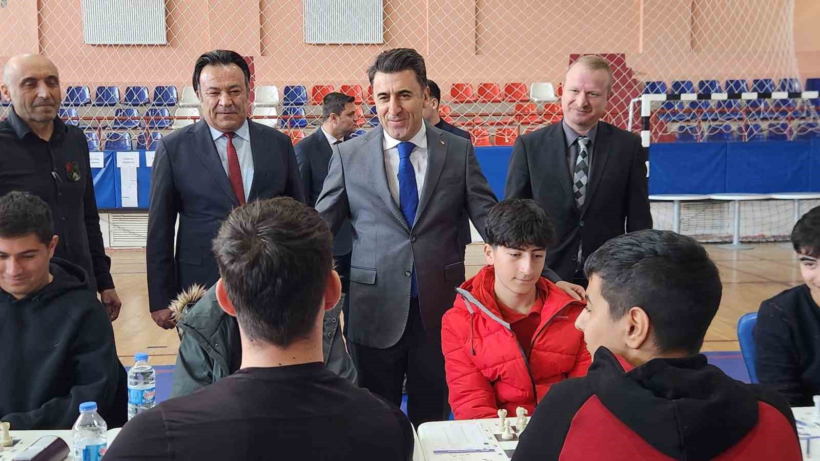 Vali Aygöl ilk hamleyi yaptı, turnuva başladı
