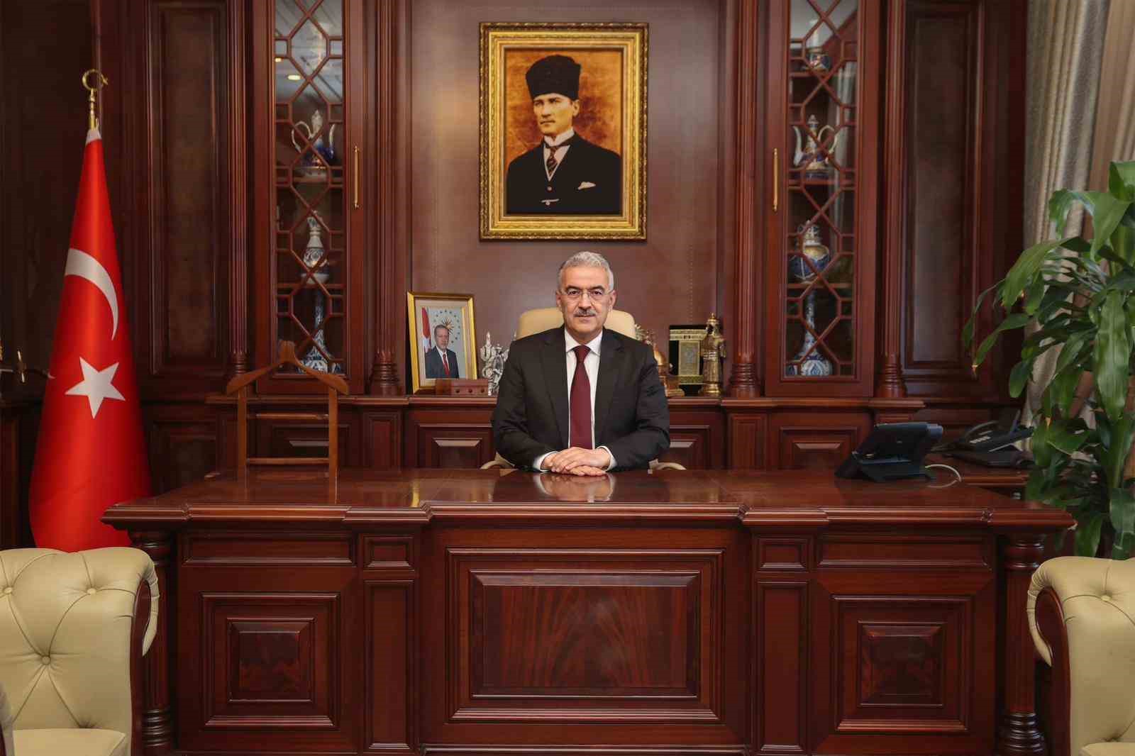 Vali Ayyıldız: "Bu ulu şehir, yalnızca bir beldenin kazanımı değil, tarihi bir dönüm noktasıdır"
