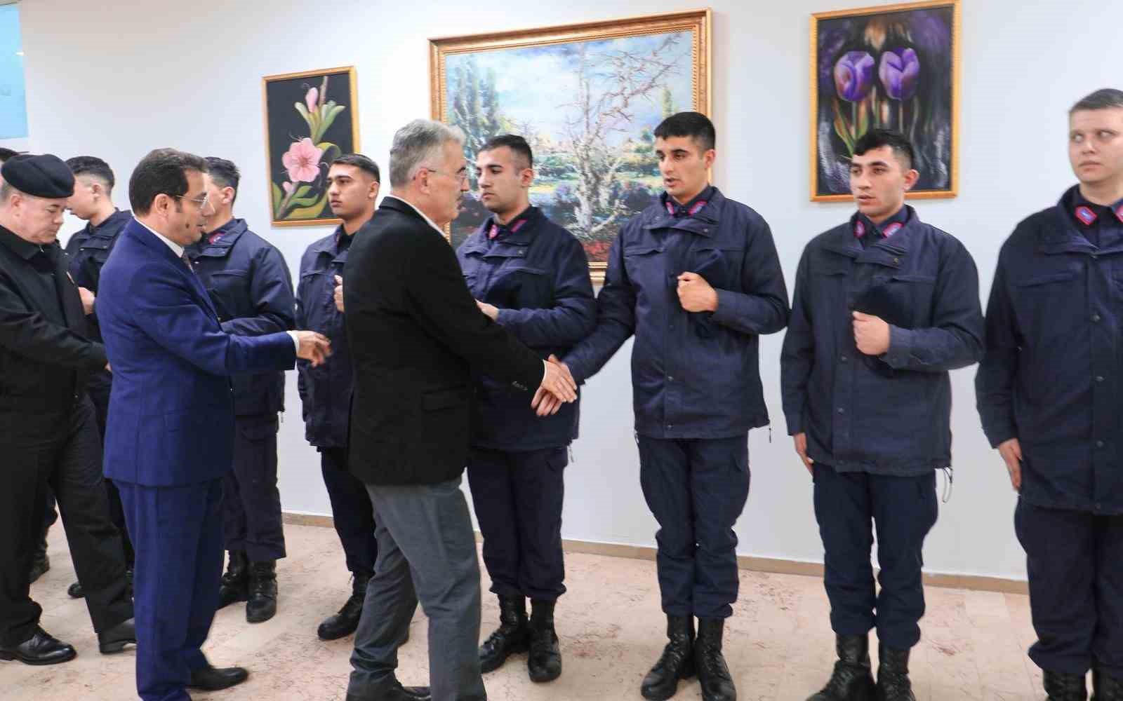 Vali Ayyıldız, İl Jandarma Komutanlığı’nda Mehmetçik’le buluştu
