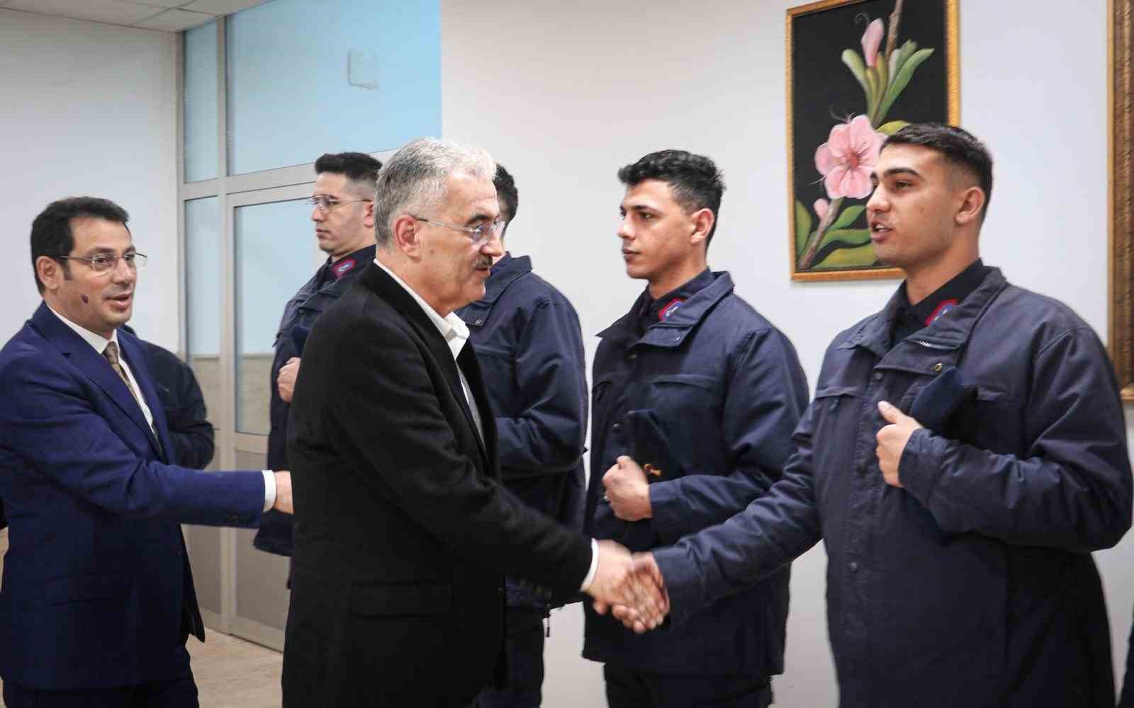 Vali Ayyıldız, İl Jandarma Komutanlığı’nda Mehmetçik’le buluştu
