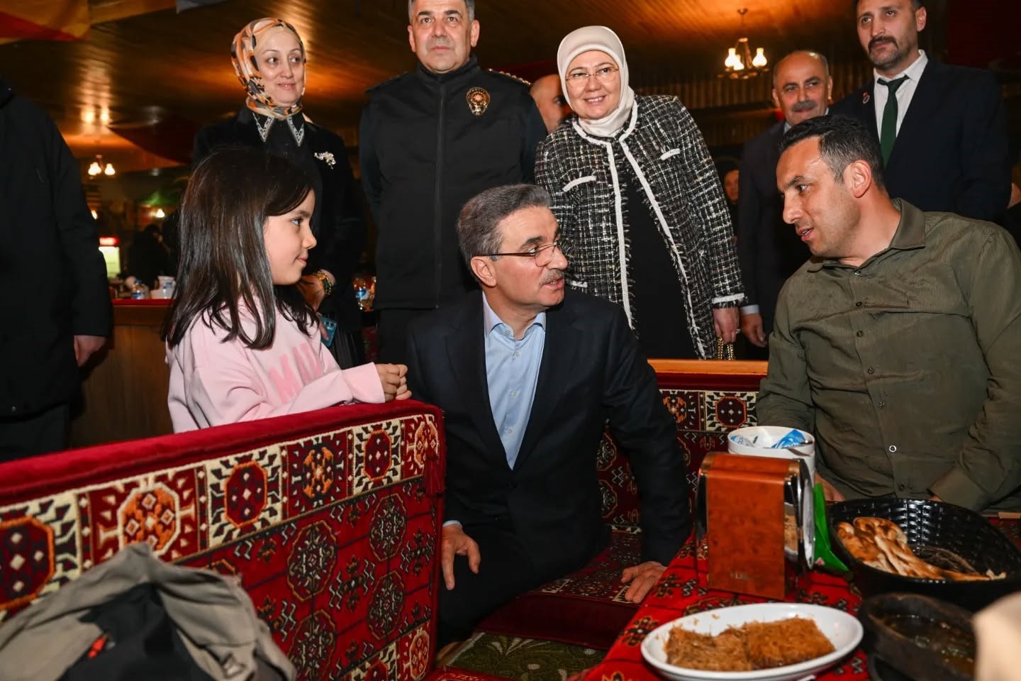 Vali Baruş, EMŞAV ile iftar yaptı
