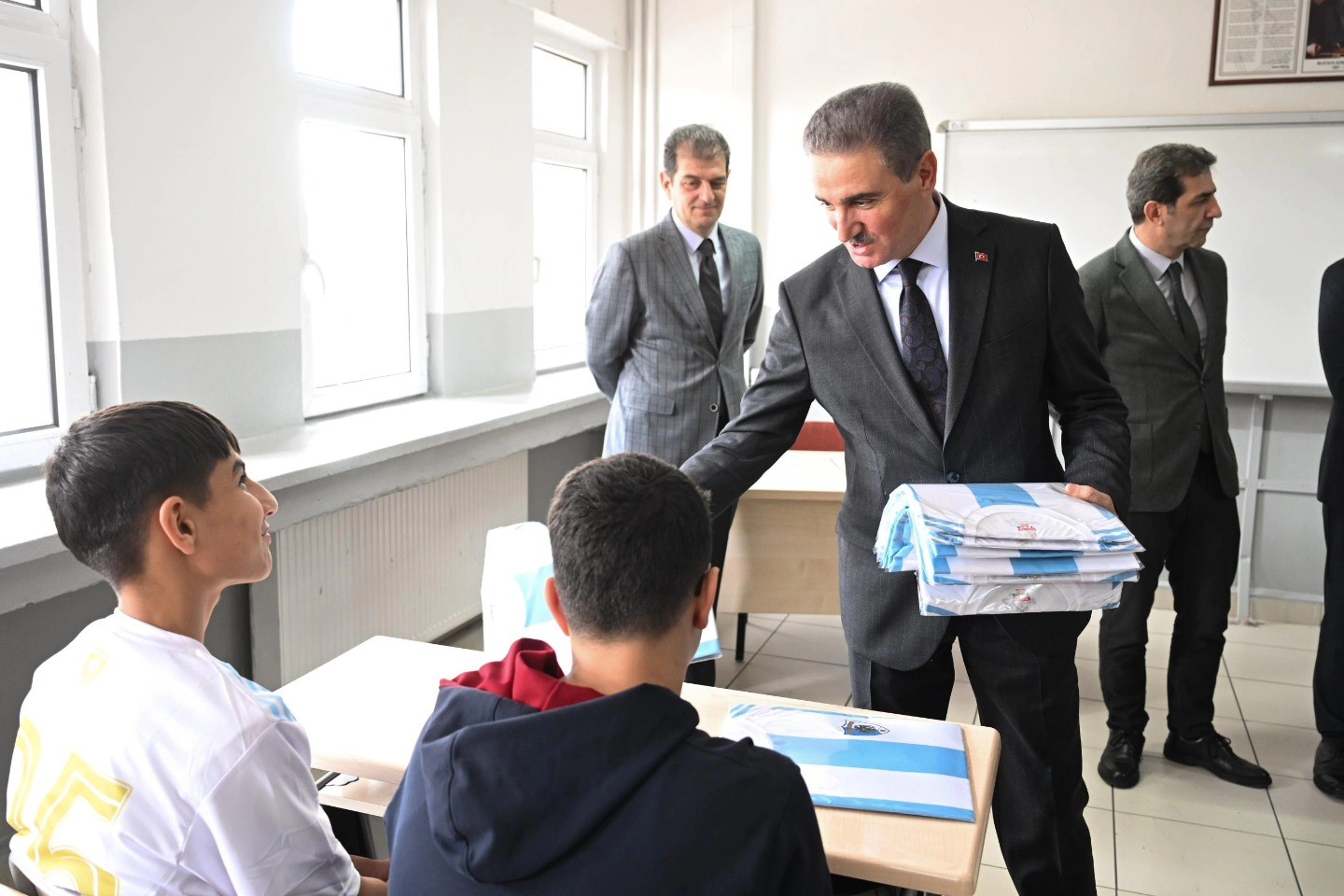 Vali Baruş, lise öğrencileriyle buluştu
