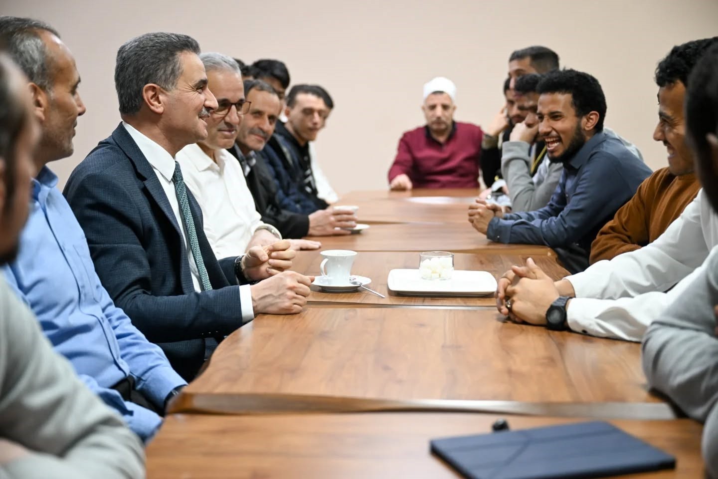 Vali Baruş  öğrencilerle iftar etti
