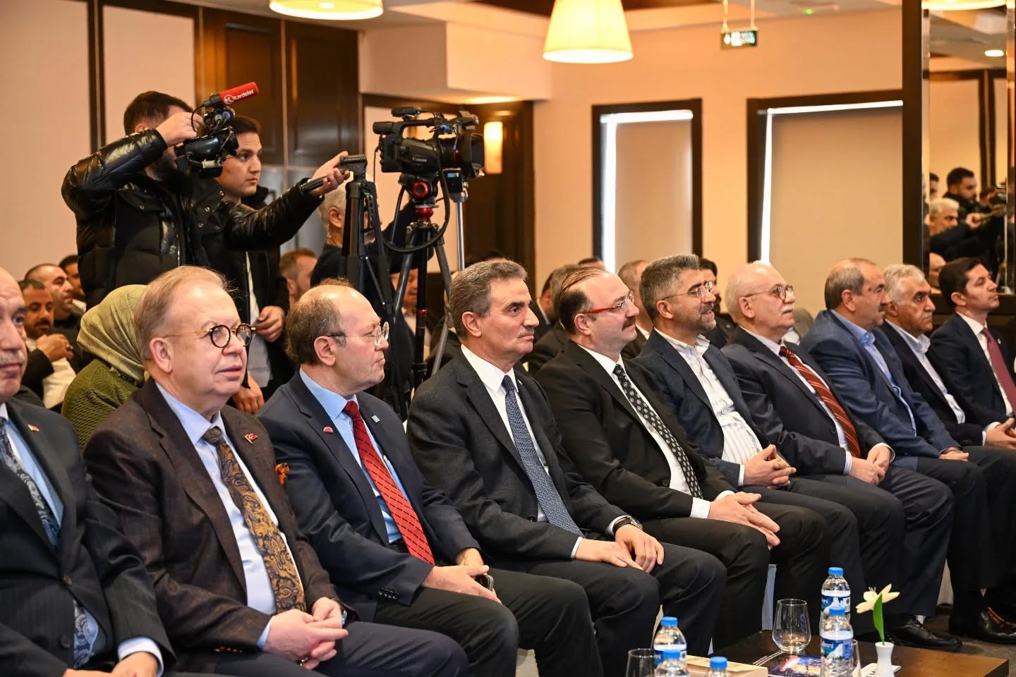 Vali Baruş, Palandöken Ekonomi Zirvesi’nde konuştu
