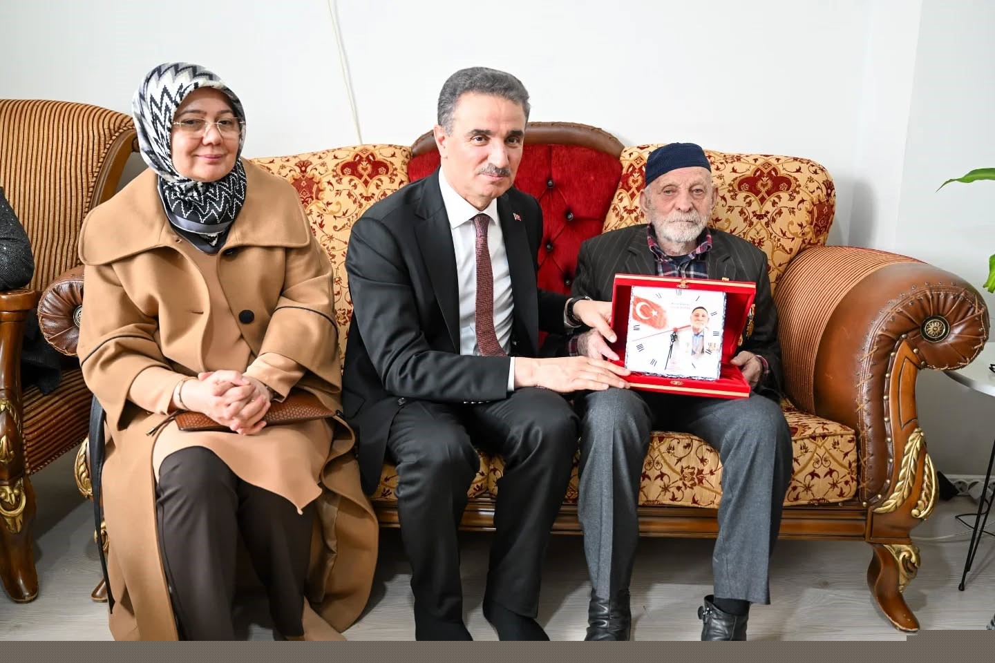 Vali Baruş’tan gaziye vefa
