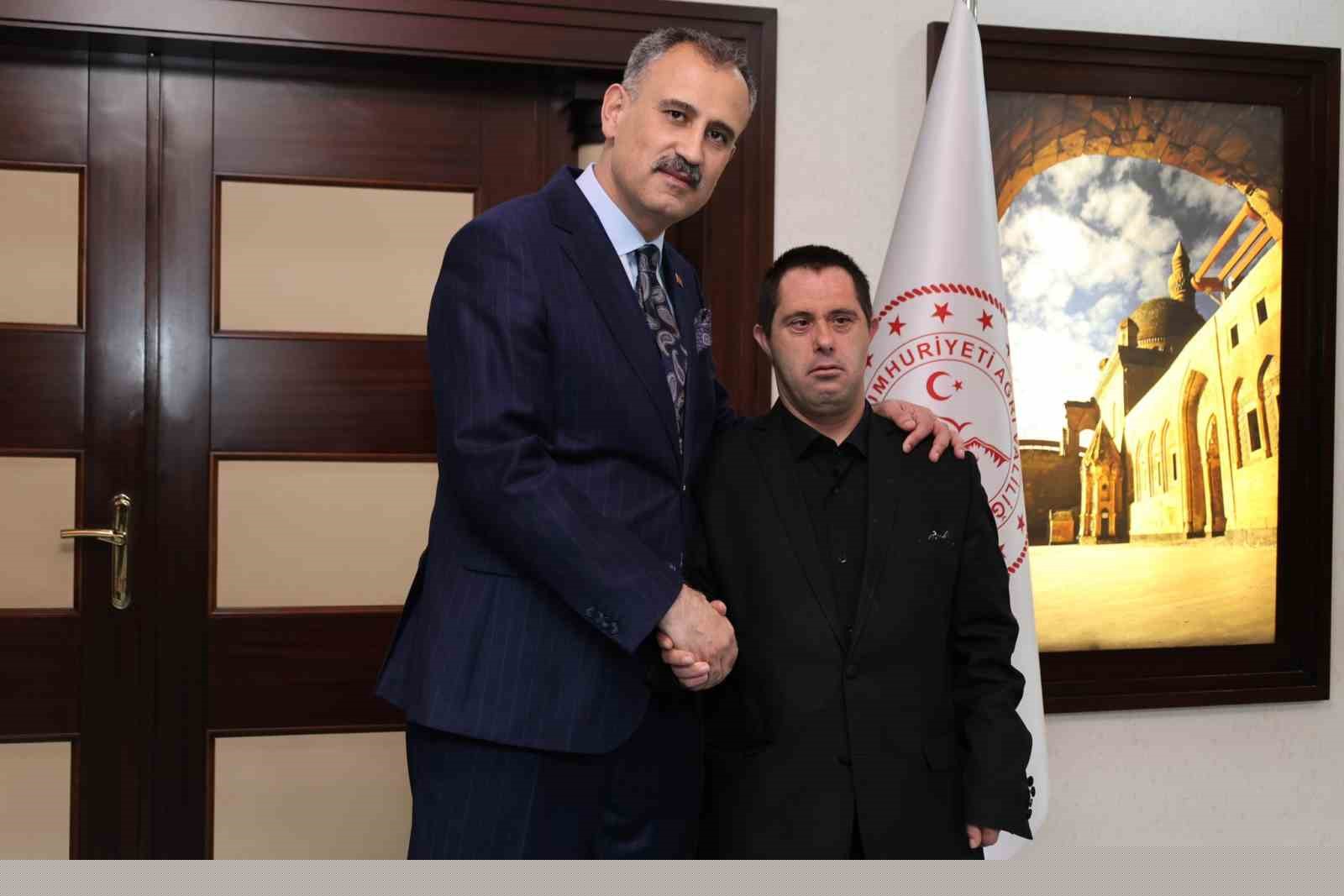 Vali Bozkurt bayramlaşma programında vatandaşlarla buluştu
