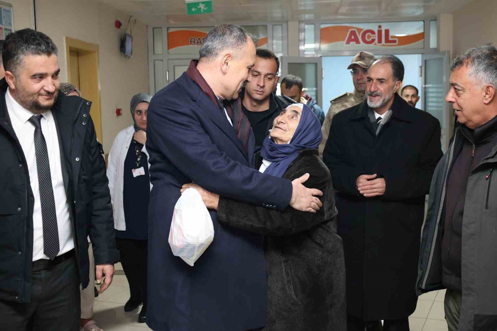 Vali Bozkurt’tan Diyadin Devlet Hastanesine Ziyaret
