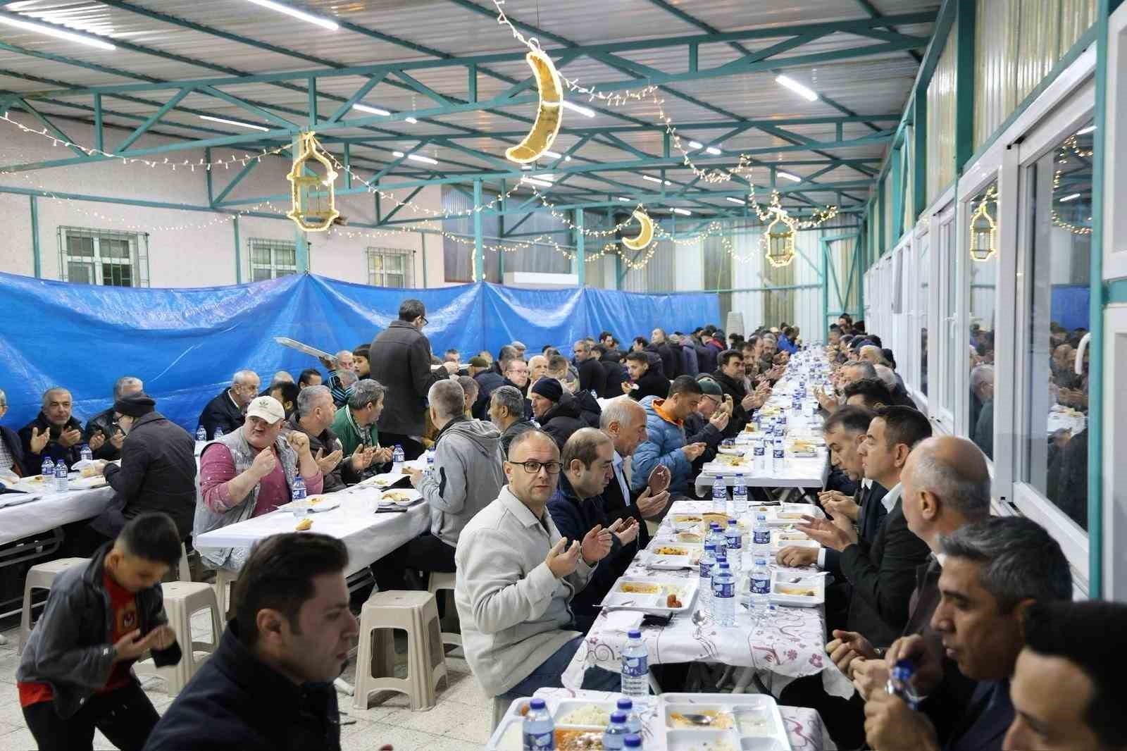 Vali Çağatay, mahalle iftarında vatandaşlarla buluştu
