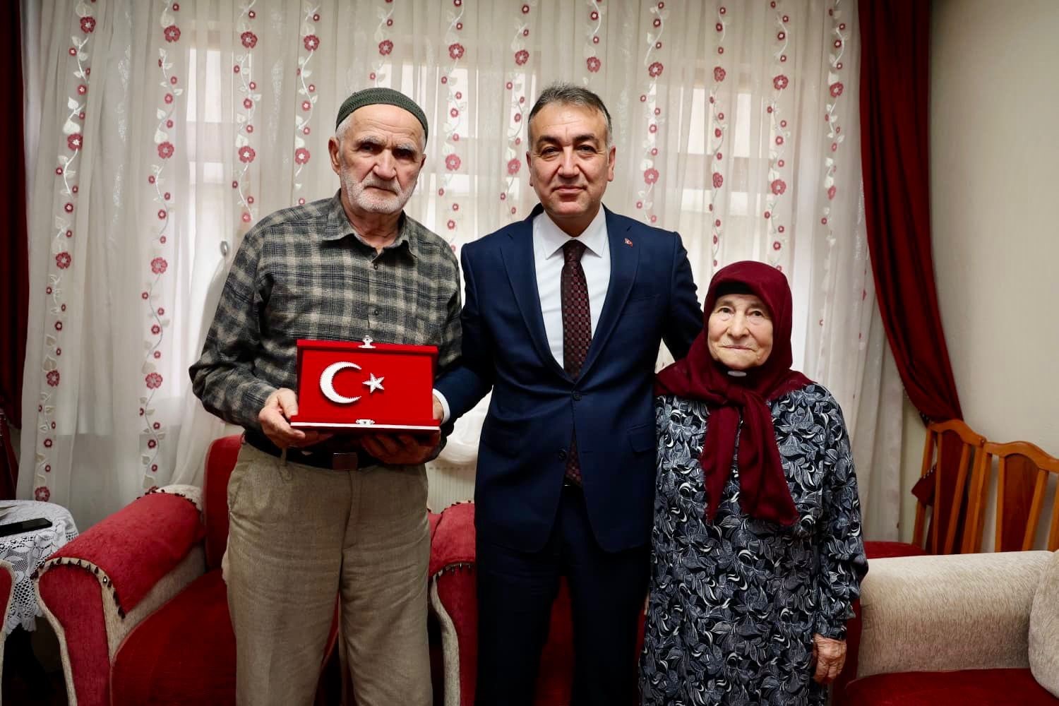 Vali Çağatay’ın ilk ziyareti şehidin baba evi oldu
