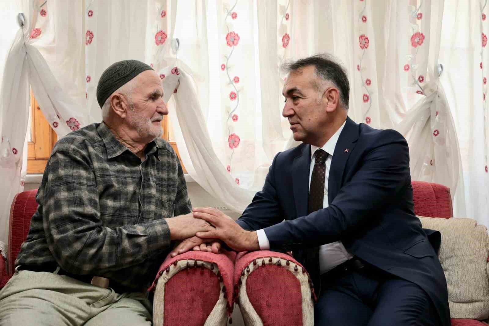 Vali Çağatay’ın ilk ziyareti şehidin baba evi oldu
