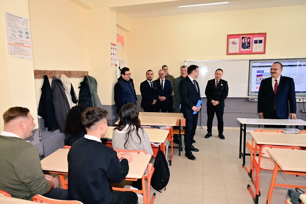 Vali Canbolat’tan mesleki eğitime yakın takip
