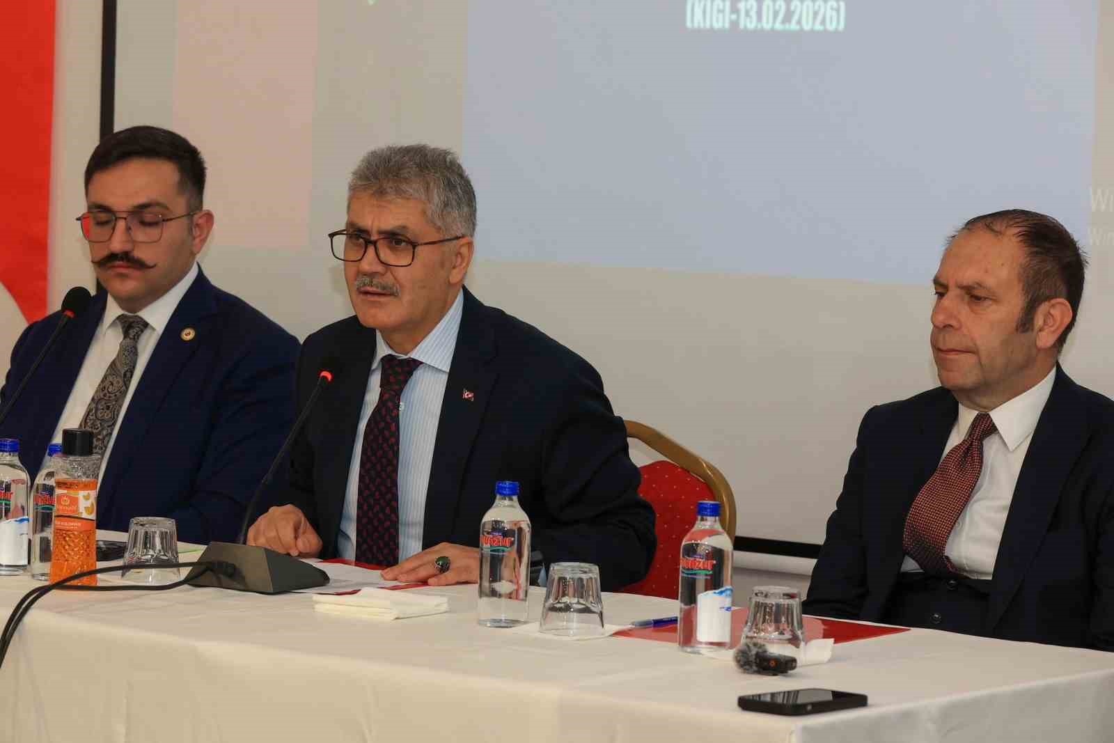 Vali Çelik Kiğı’da muhtarlarla bir araya geldi
