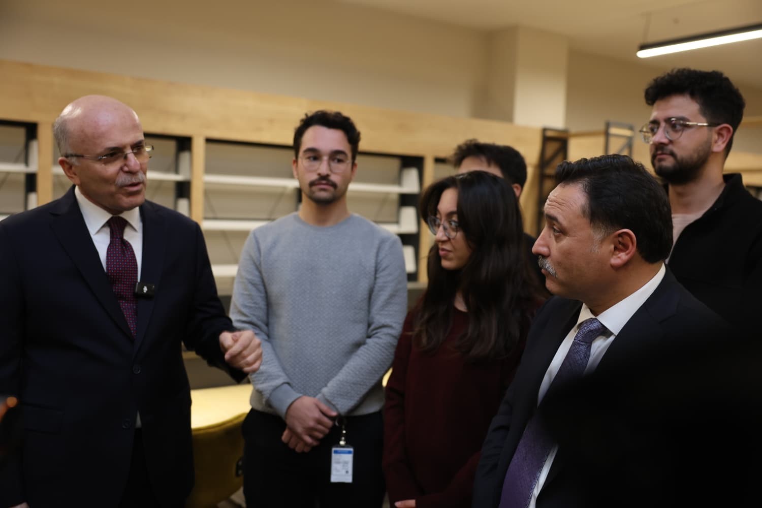 Vali Çiçek, Şehir Hastanesi’ne açılacak Hal Kütüphanesini inceledi
