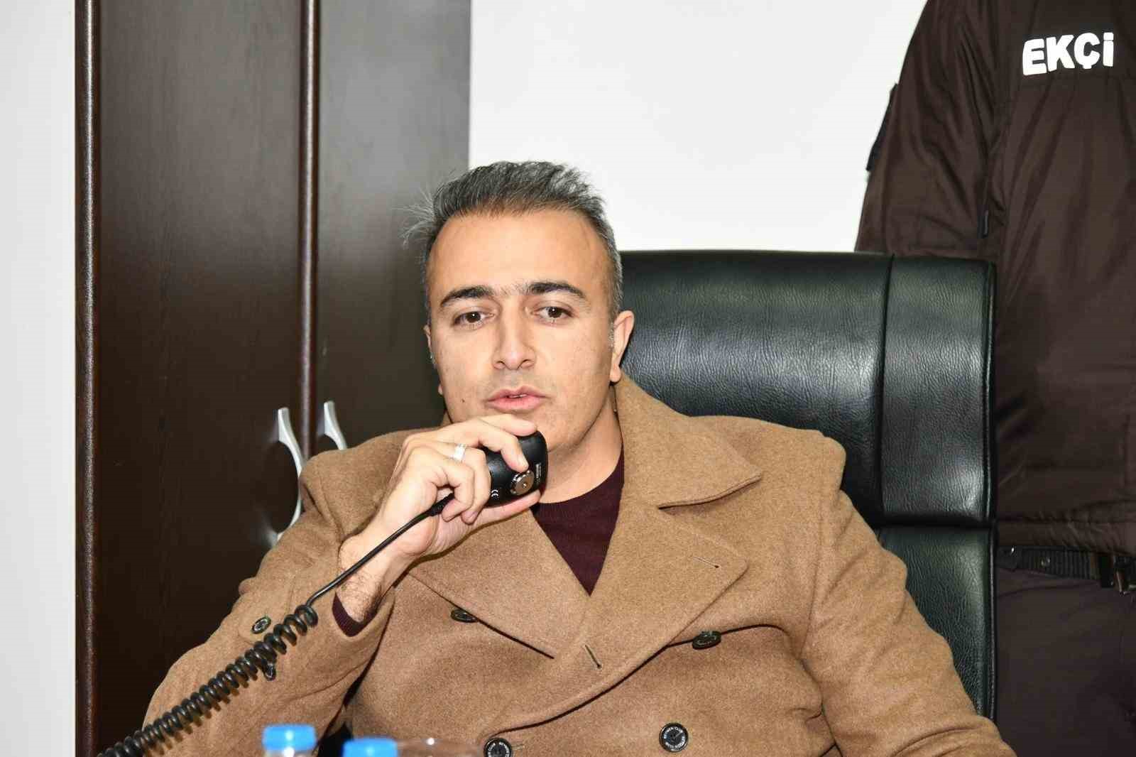 Vali Çiçek, yılbaşında görevli jandarma, polis ve sağlıkçıları ziyaret etti
