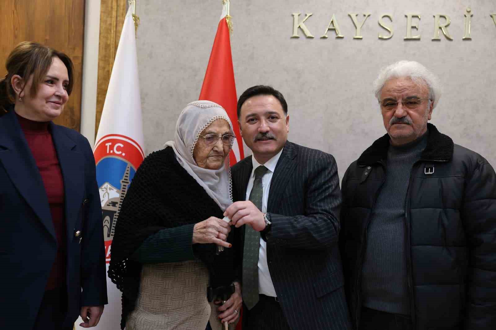 Vali Çiçek’ten afetzede ailelere anahtar teslimi
